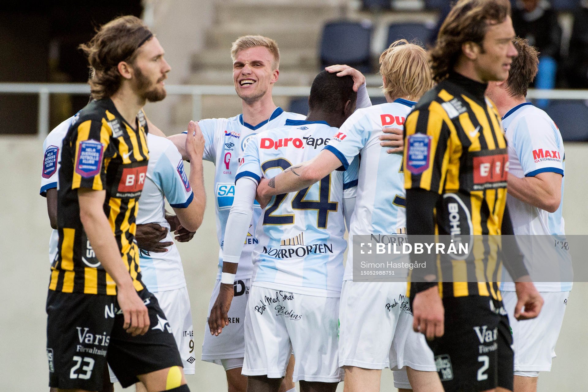 Gefles Robin Nilsson jublar