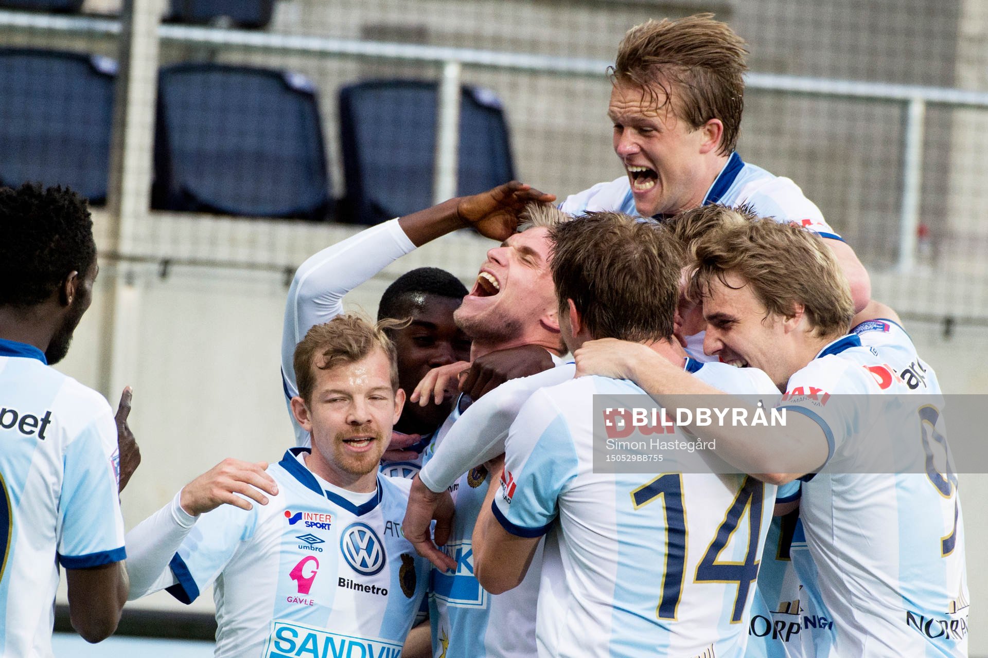 Gefles spelare jublar
