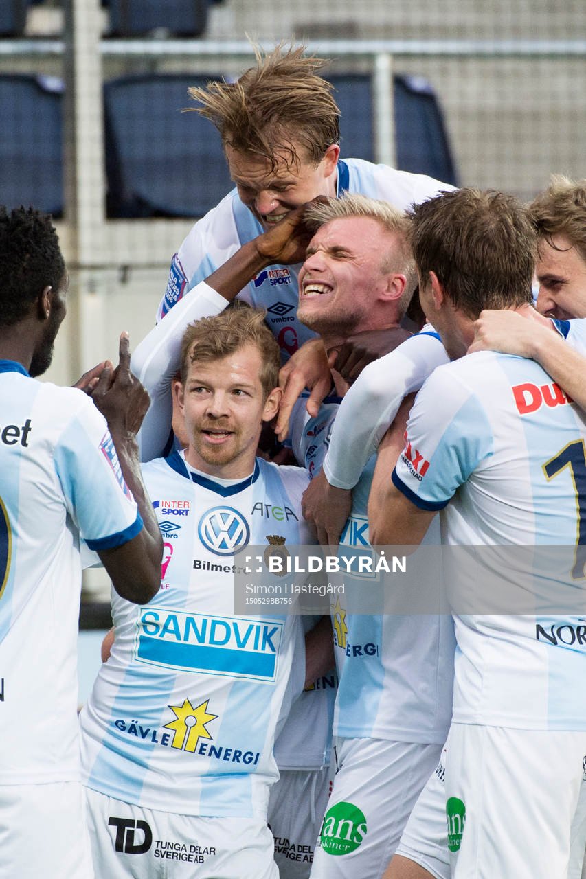 Gefles spelare jublar