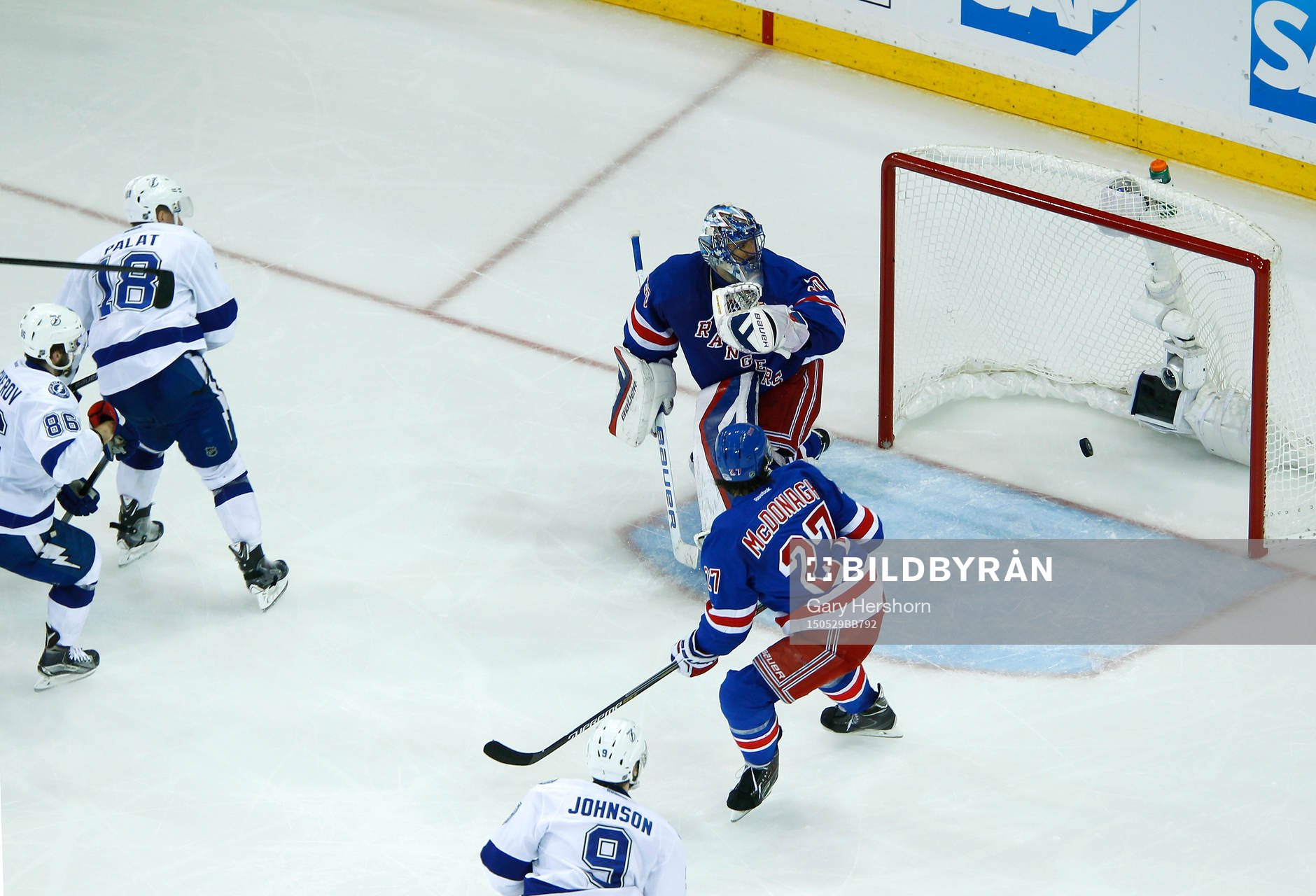 Tampa Bay Lightning Ondrej Pilat (18) scores a goal past
