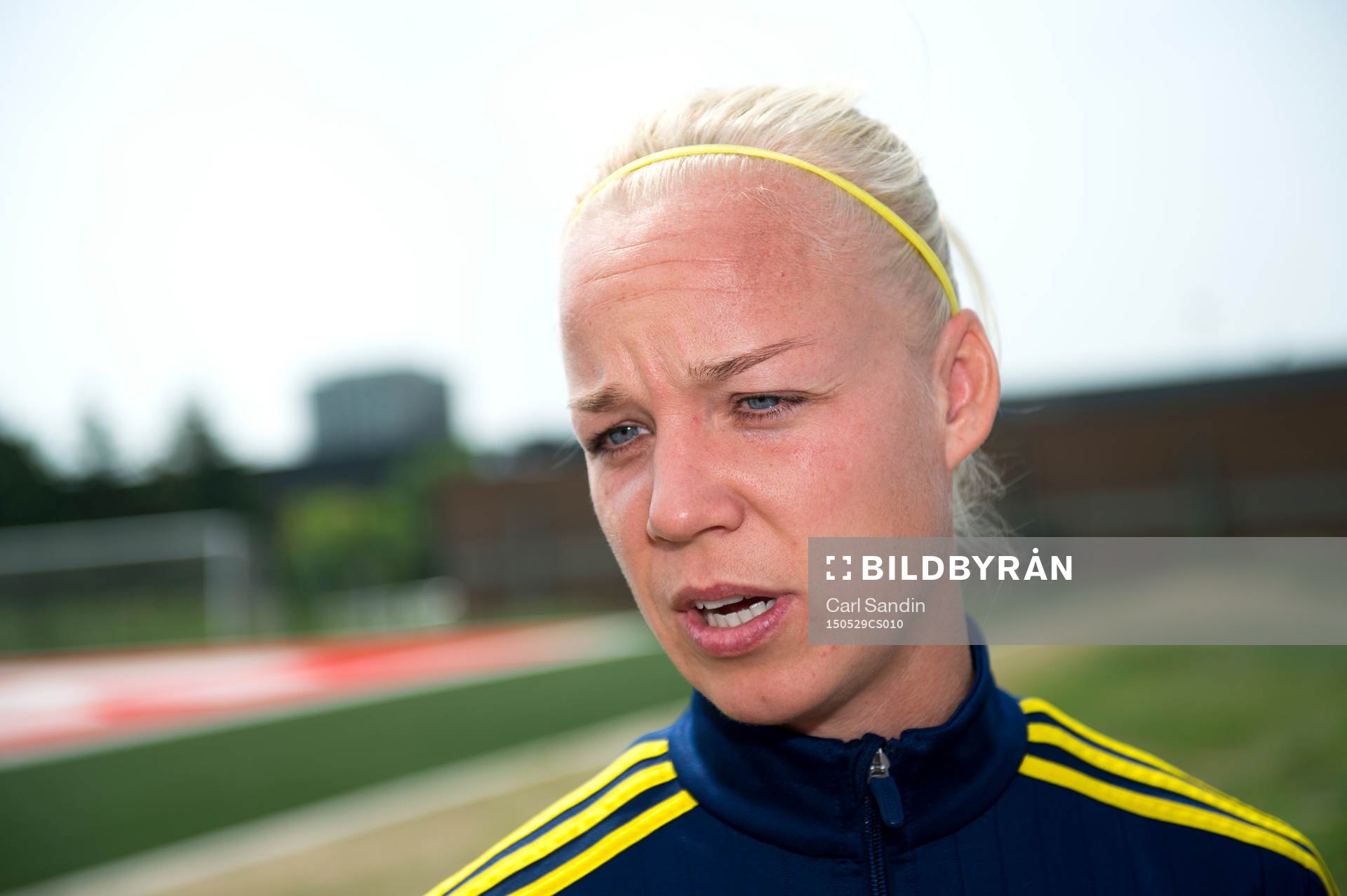 Sveriges Caroline Seger bli intervjuad innan en träning