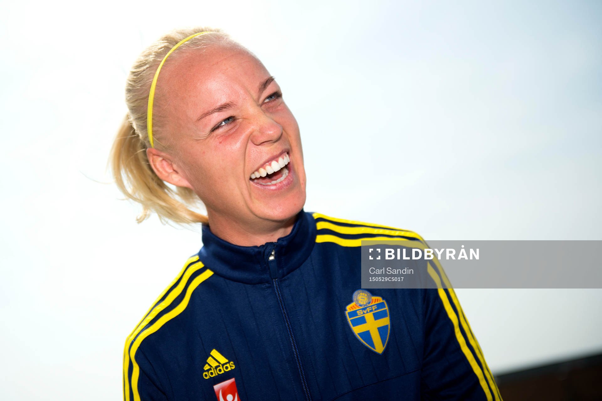 Sveriges Carolien Seger blir intervjuad innan en träning