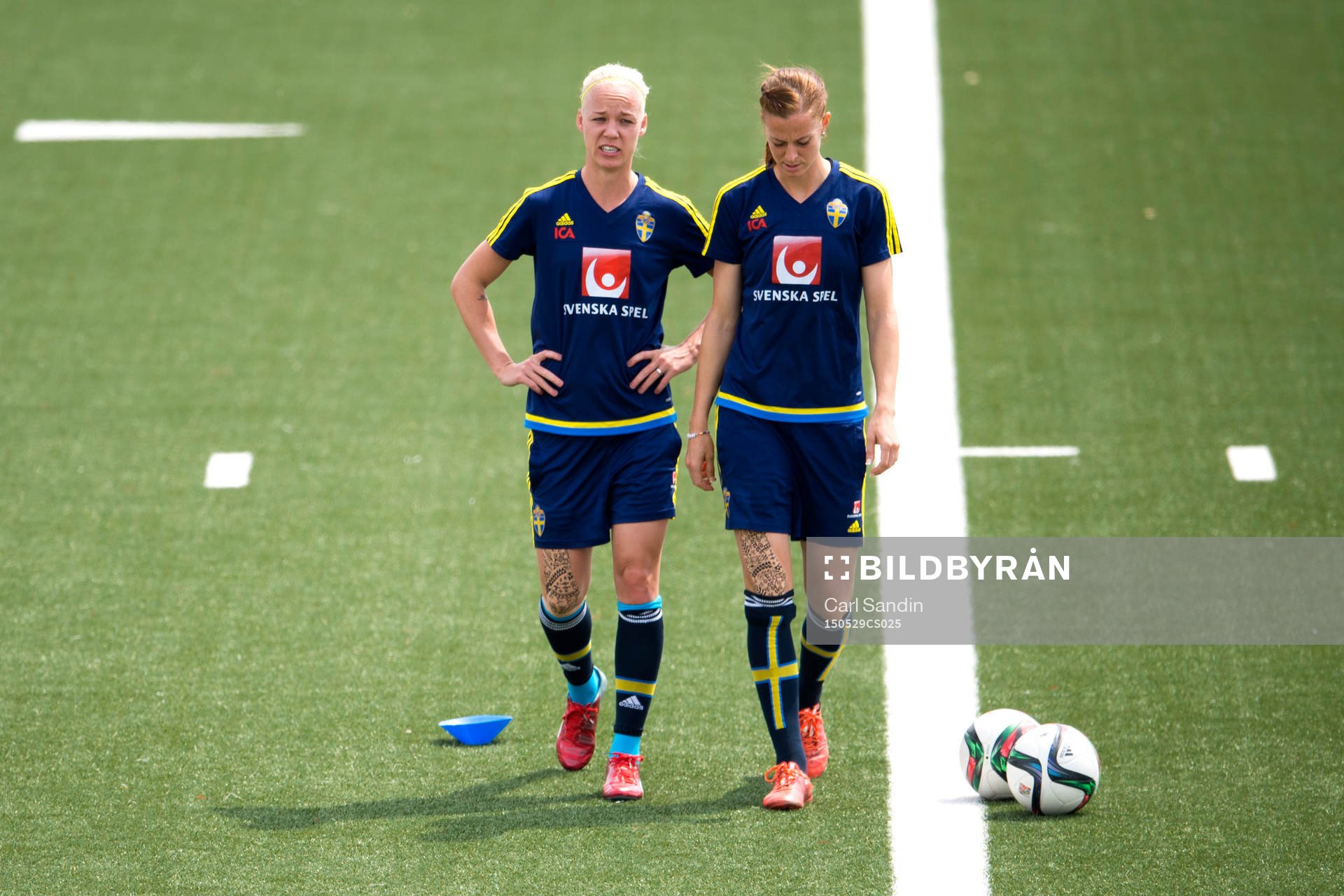 Sveriges Caroline Seger och Lotta Schelin