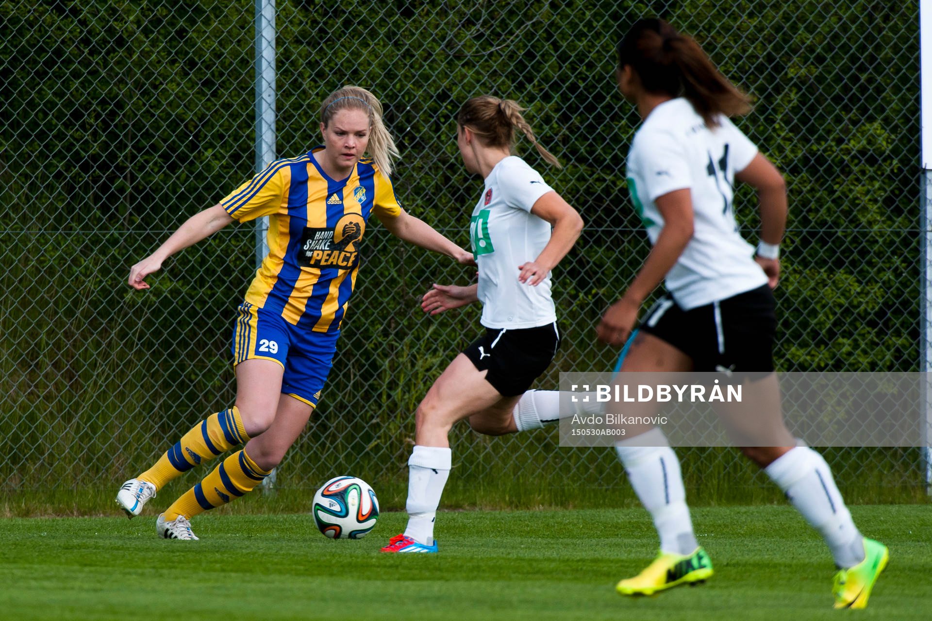 Eskilsminnes Josefine Norberg under fotbollsmatchen i Div 1 Södra Götaland damer mellan Eskilsminne DIF och Hittarps IK den 30 maj 2015 i Helsingborg.