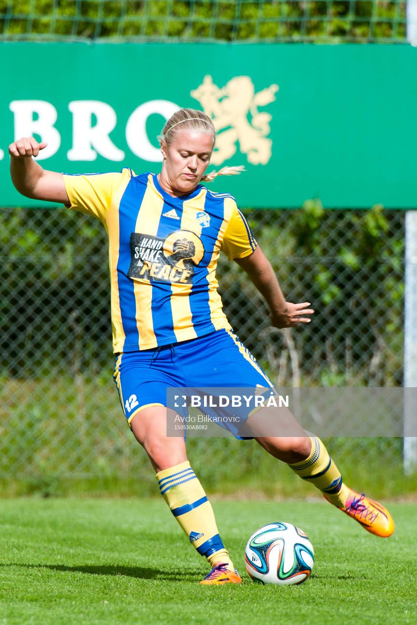 Eskilsminnes Johanna Malmlöf under fotbollsmatchen i Div 1 Södra Götaland damer mellan Eskilsminne DIF och Hittarps IK den 30 maj 2015 i Helsingborg.
