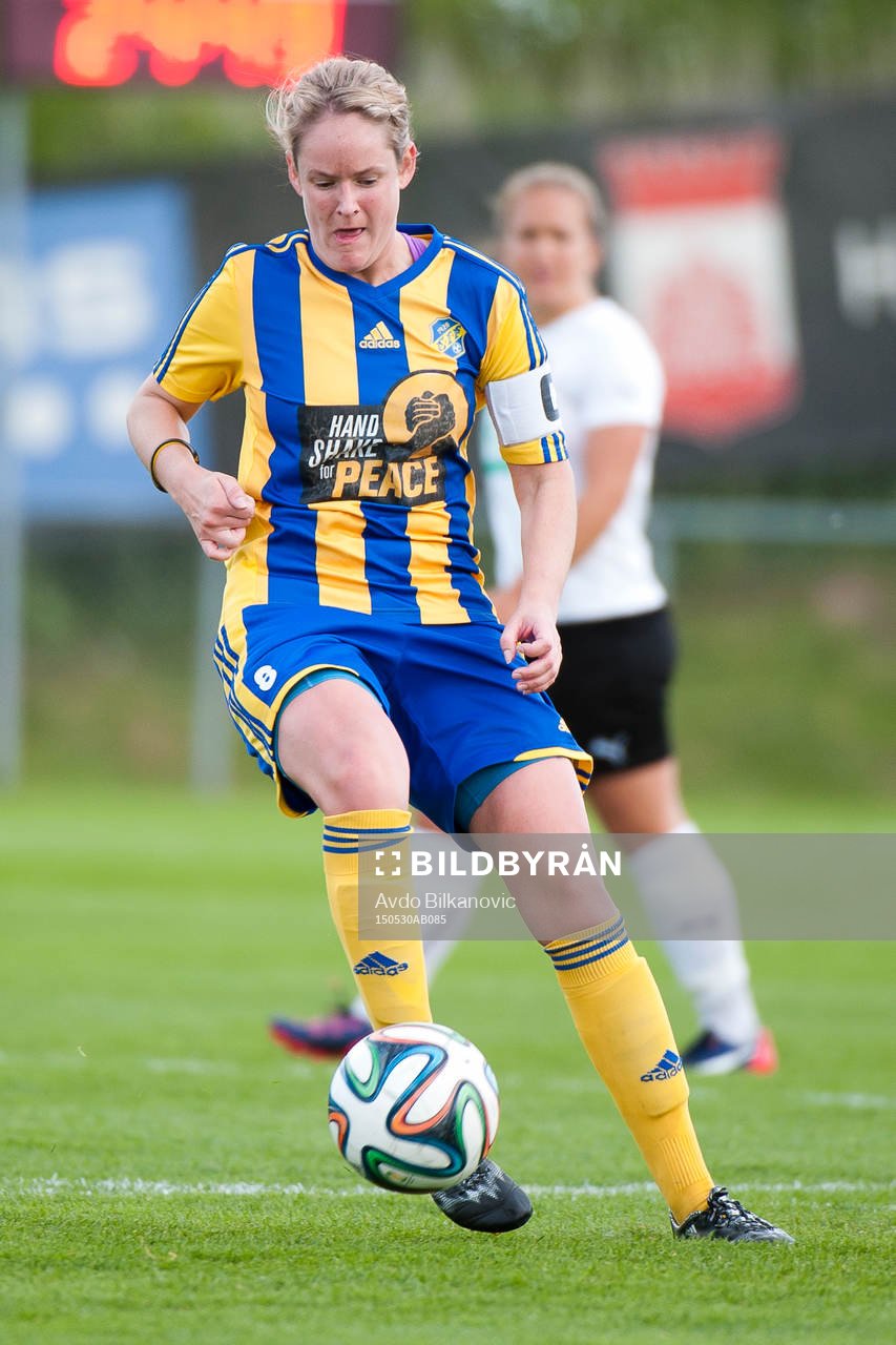Eskilsminnes Maja Olofsson under fotbollsmatchen i Div 1 Södra Götaland damer mellan Eskilsminne DIF och Hittarps IK den 30 maj 2015 i Helsingborg.