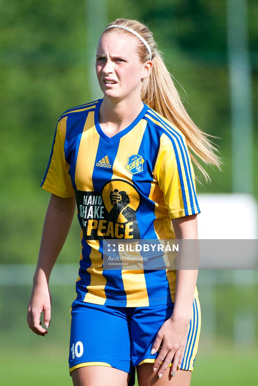 Eskilsminnes Johanna Malmlöf under fotbollsmatchen i Div 1 Södra Götaland damer mellan Eskilsminne DIF och Hittarps IK den 30 maj 2015 i Helsingborg.