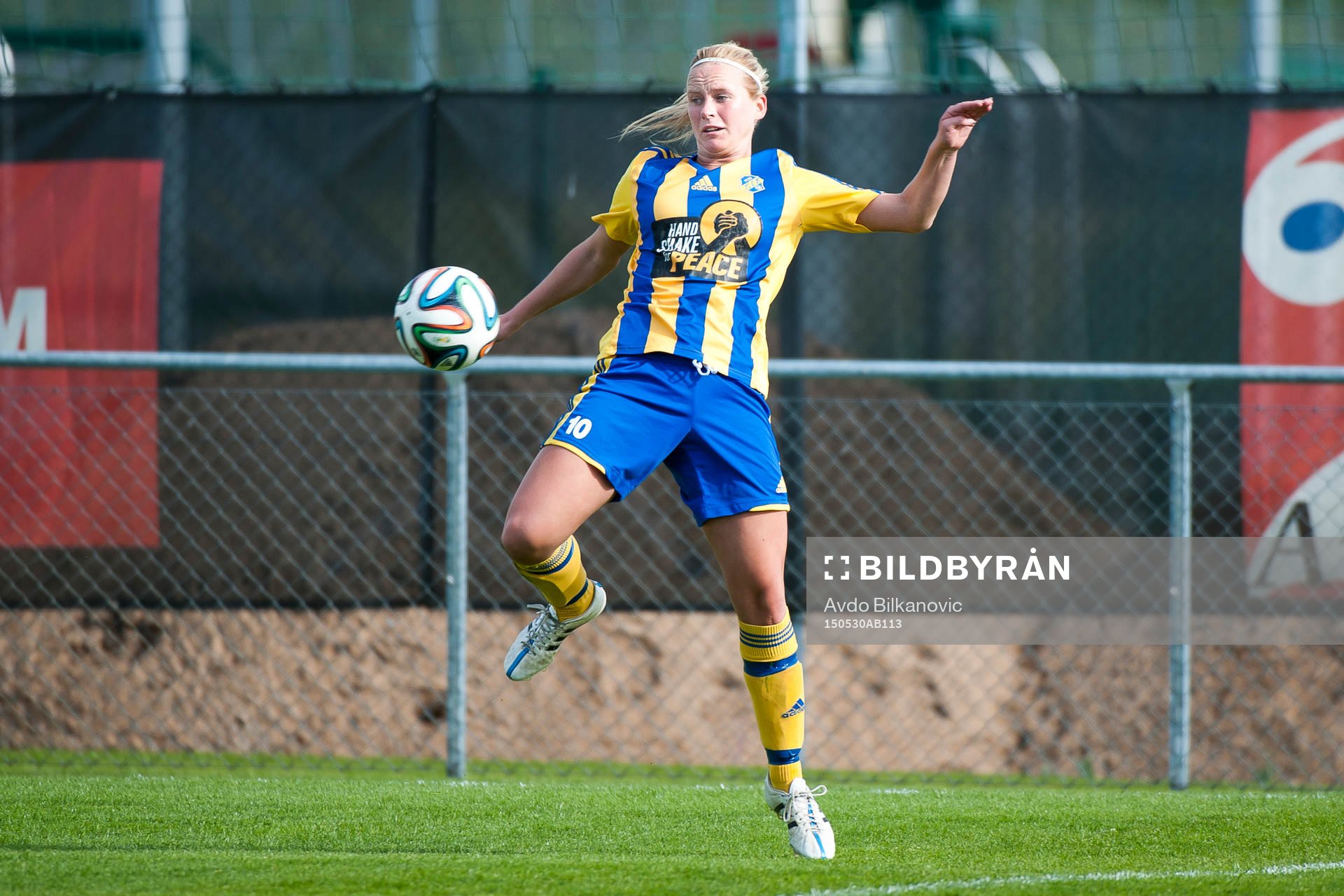 Eskilsminnes Maja Ahlm under fotbollsmatchen i Div 1 Södra Götaland damer mellan Eskilsminne DIF och Hittarps IK den 30 maj 2015 i Helsingborg.