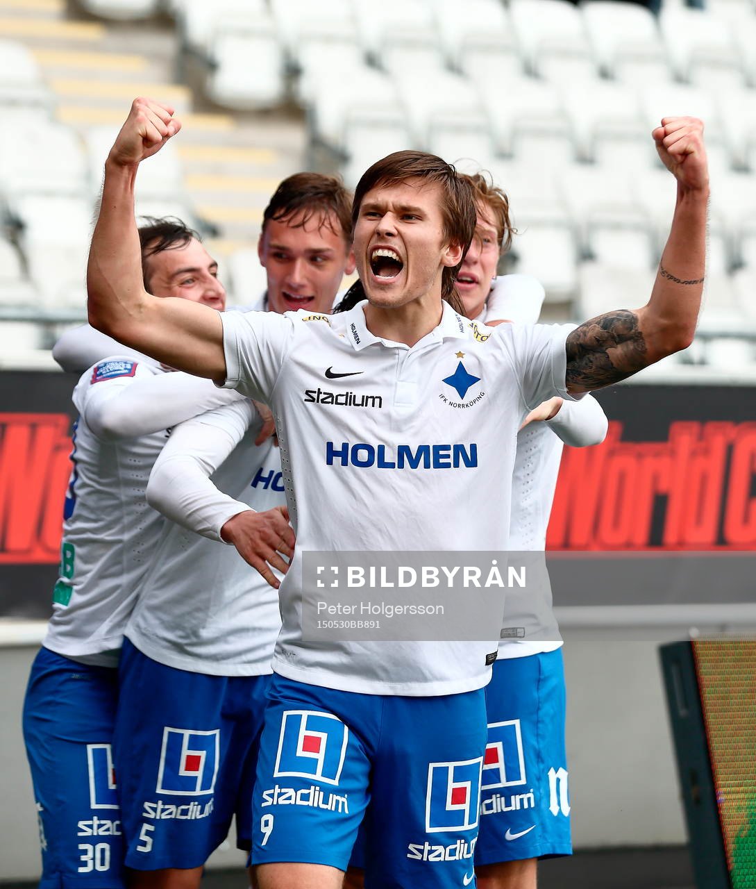 Norrköpings Arnór Ingvi Traustason jublar