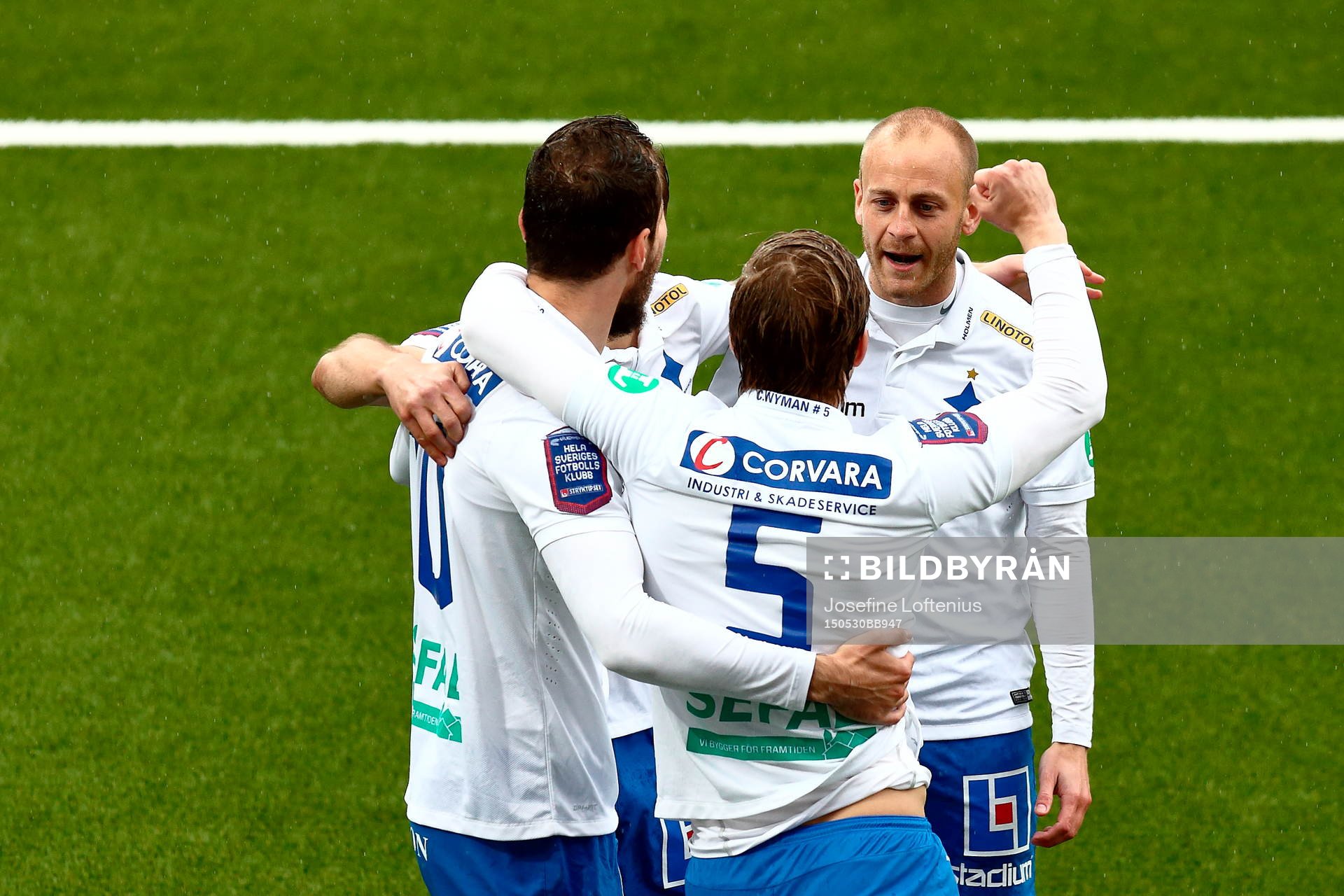 Norrköpings Daniel Sjölund kramar om Christoffer Nyman