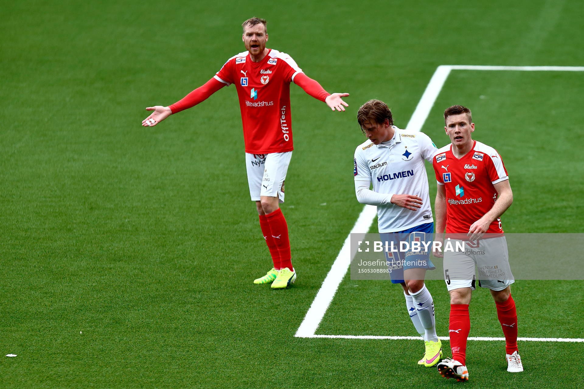 Kalmars Marcus Nilsson och Viktor Agardius deppar på var