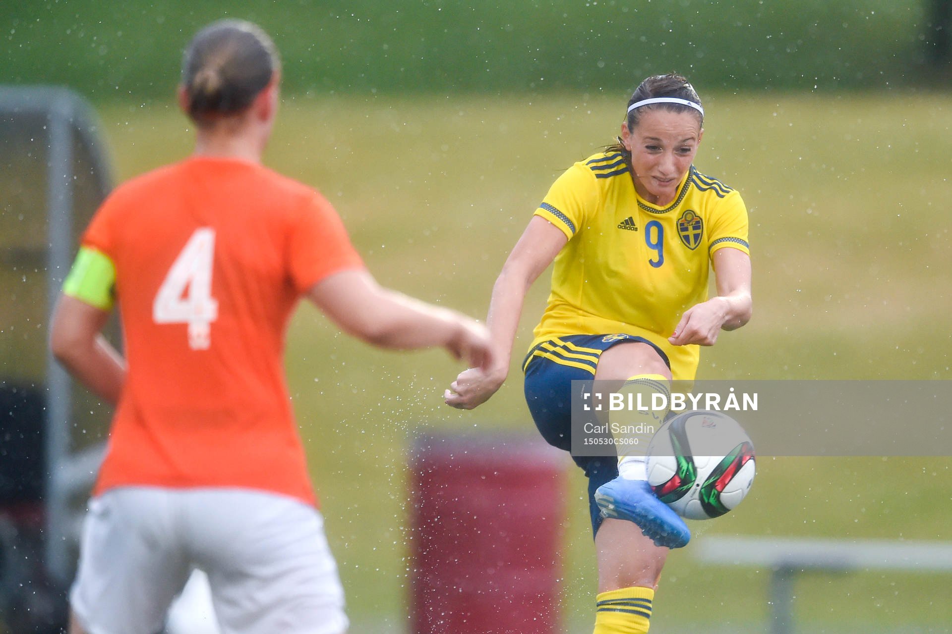 Sveriges Kosovare Asllani gör 2-1