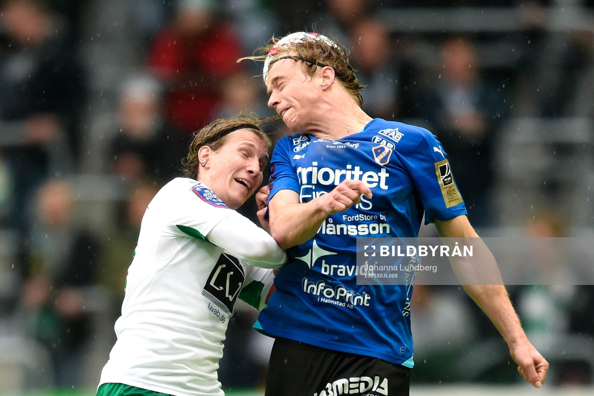 Hammarbys Oliver Silverholt och Halmstads Snorre Krogsgård under fotbollsmatchen i Allsvenskan mellan Hammarby och Halmstad den 30 maj 2015 i Stockholm.
