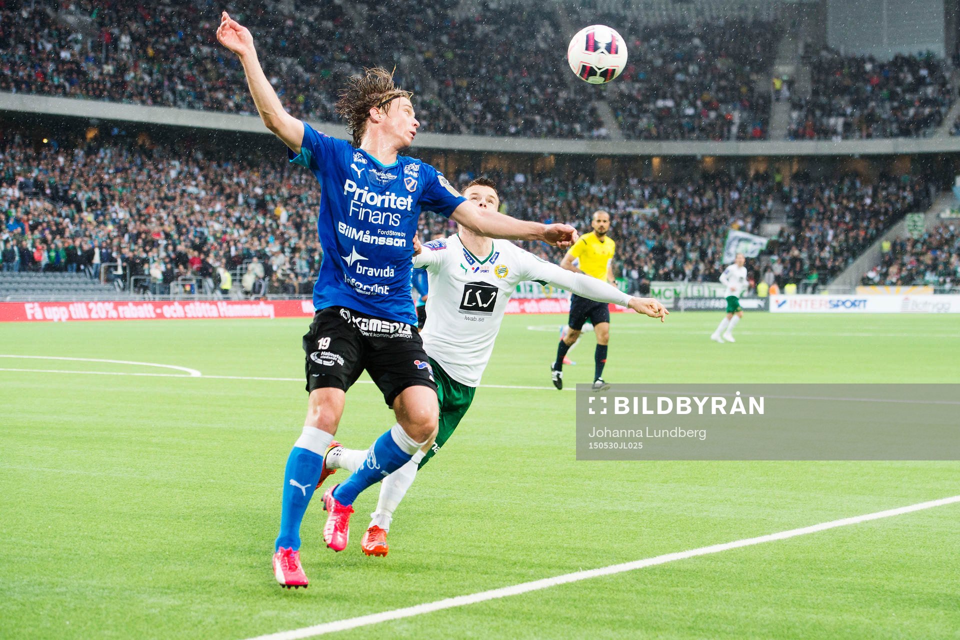 Halmstads Snorre Krogsgård och Hammarbys Måns Söderqvist under fotbollsmatchen i Allsvenskan mellan Hammarby och Halmstad den 30 maj 2015 i Stockholm.