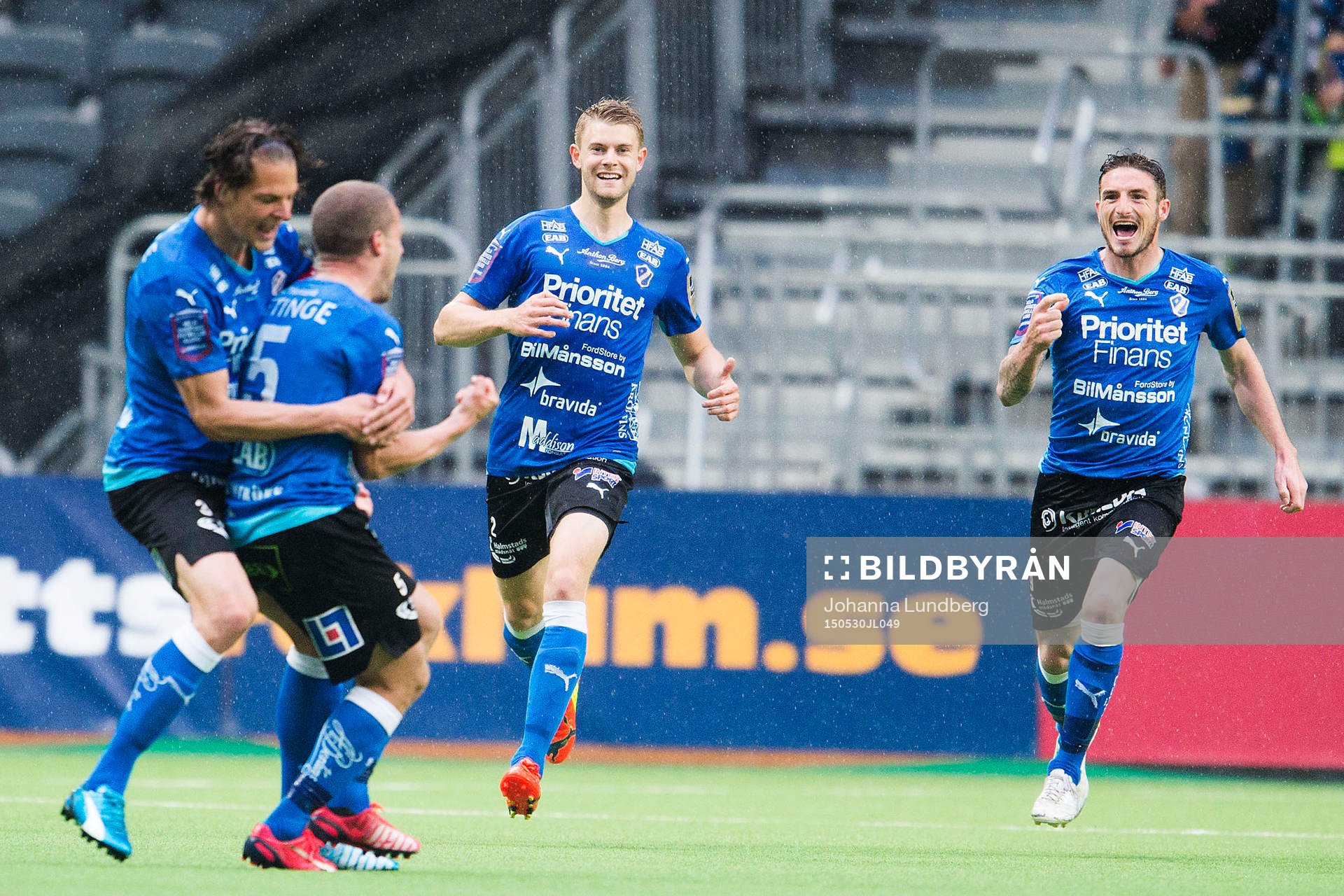 Halmstads Viktor Ljung och James Keene jublar mot