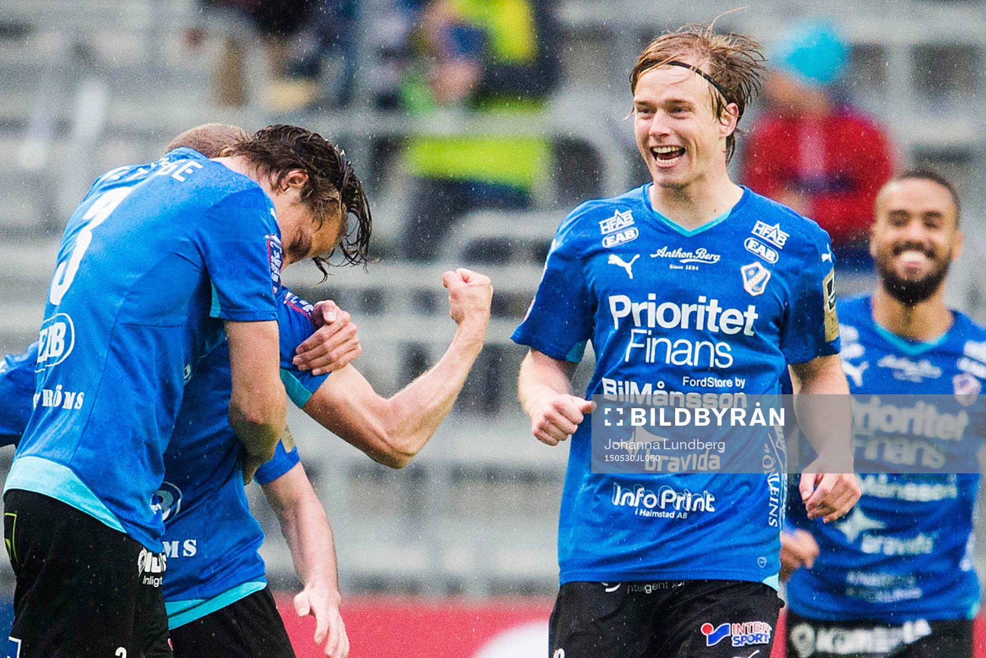 Halmstads Snorre Krogsgård (th)  jublar med Christoffer
