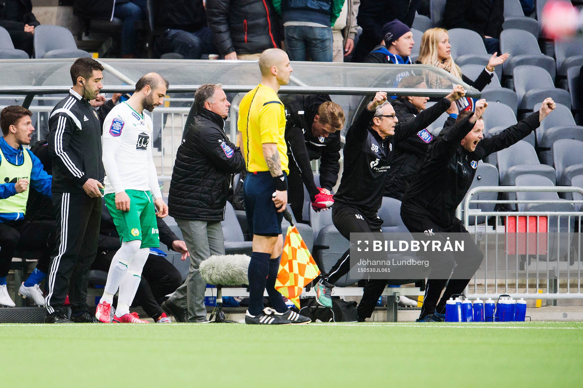 Hammarbys Kennedy Bakircioglu deppar medans ledare på