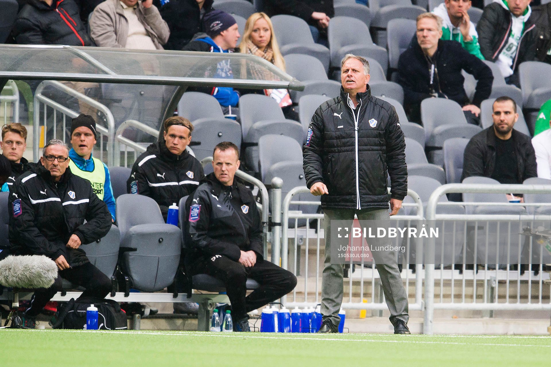 Halmstads tränare Janne Jönsson under fotbollsmatchen i Allsvenskan mellan Hammarby och Halmstad den 30 maj 2015 i Stockholm. 