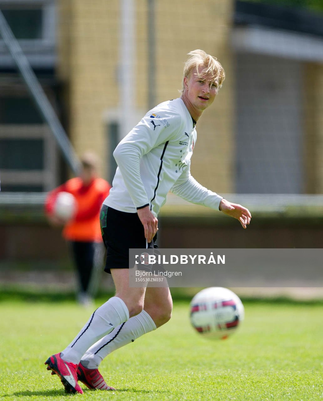 Fotboll Division 3, Hittarps IK-Vejby IF:  Hittarps Viktor Wihlstrand.