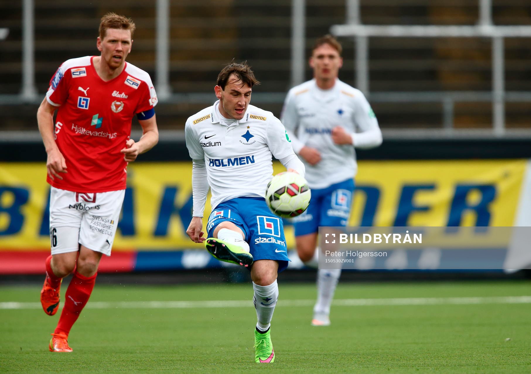 Kalmars David Elm och Norrköpings Nikola Tkalcic