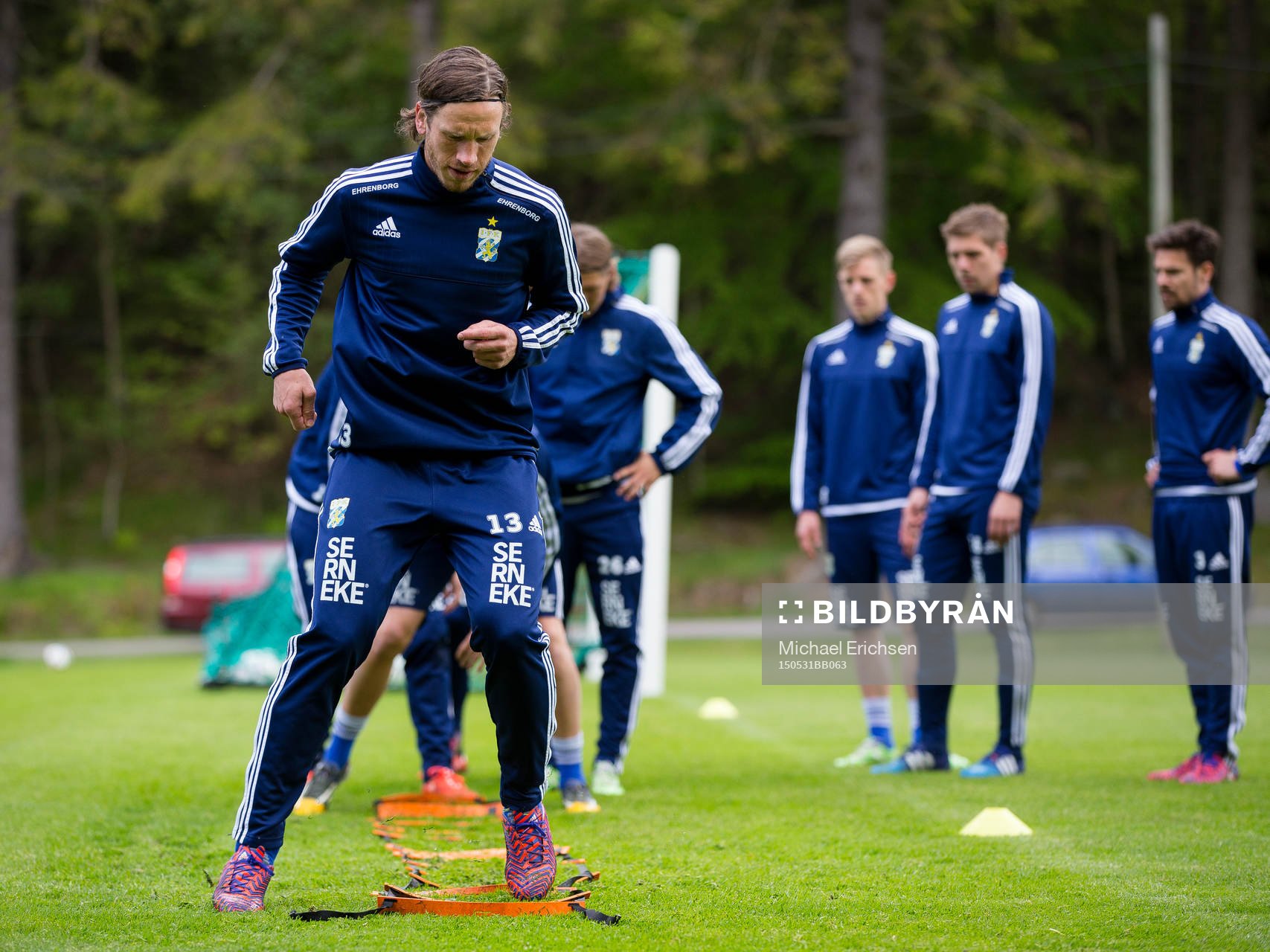 IFK Göteborgs Gustav Svensson värmer upp