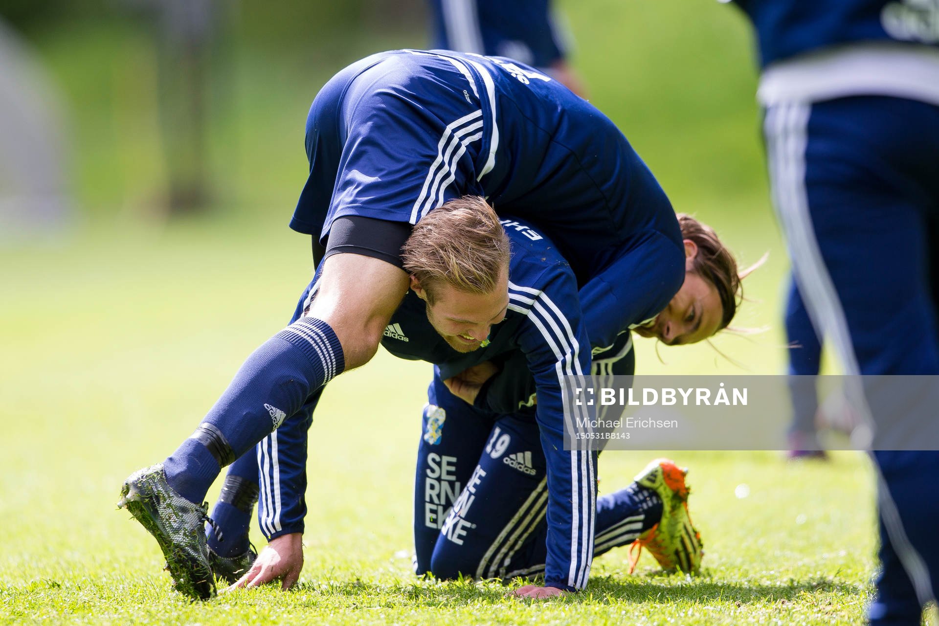 IFK Göteborgs Tom Pettersson och Gustav Engvall i kamp