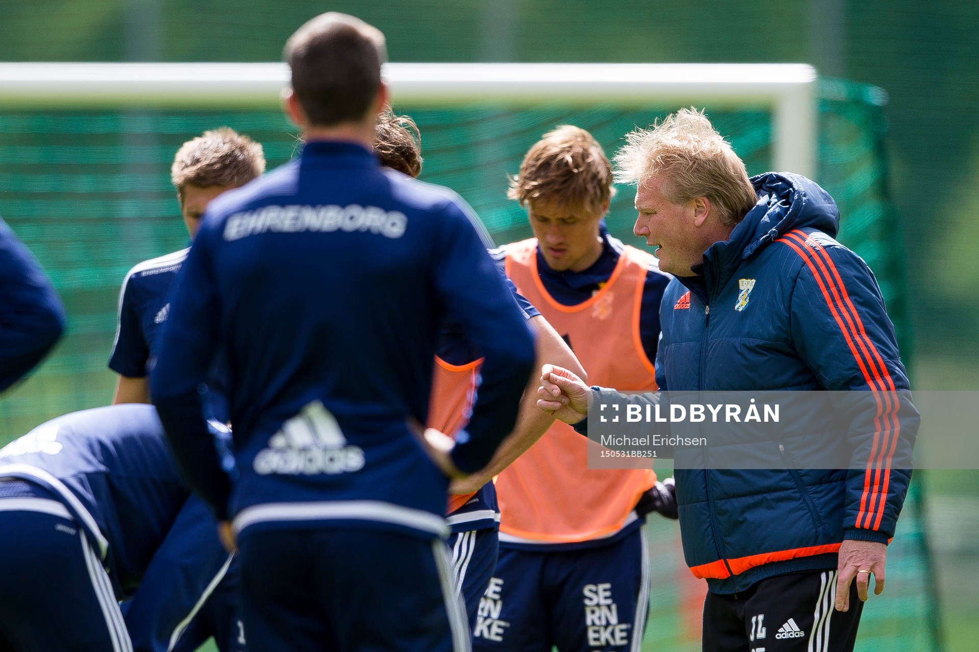 IFK Göteborgs tränare Jörgen Lennartsson instruerar