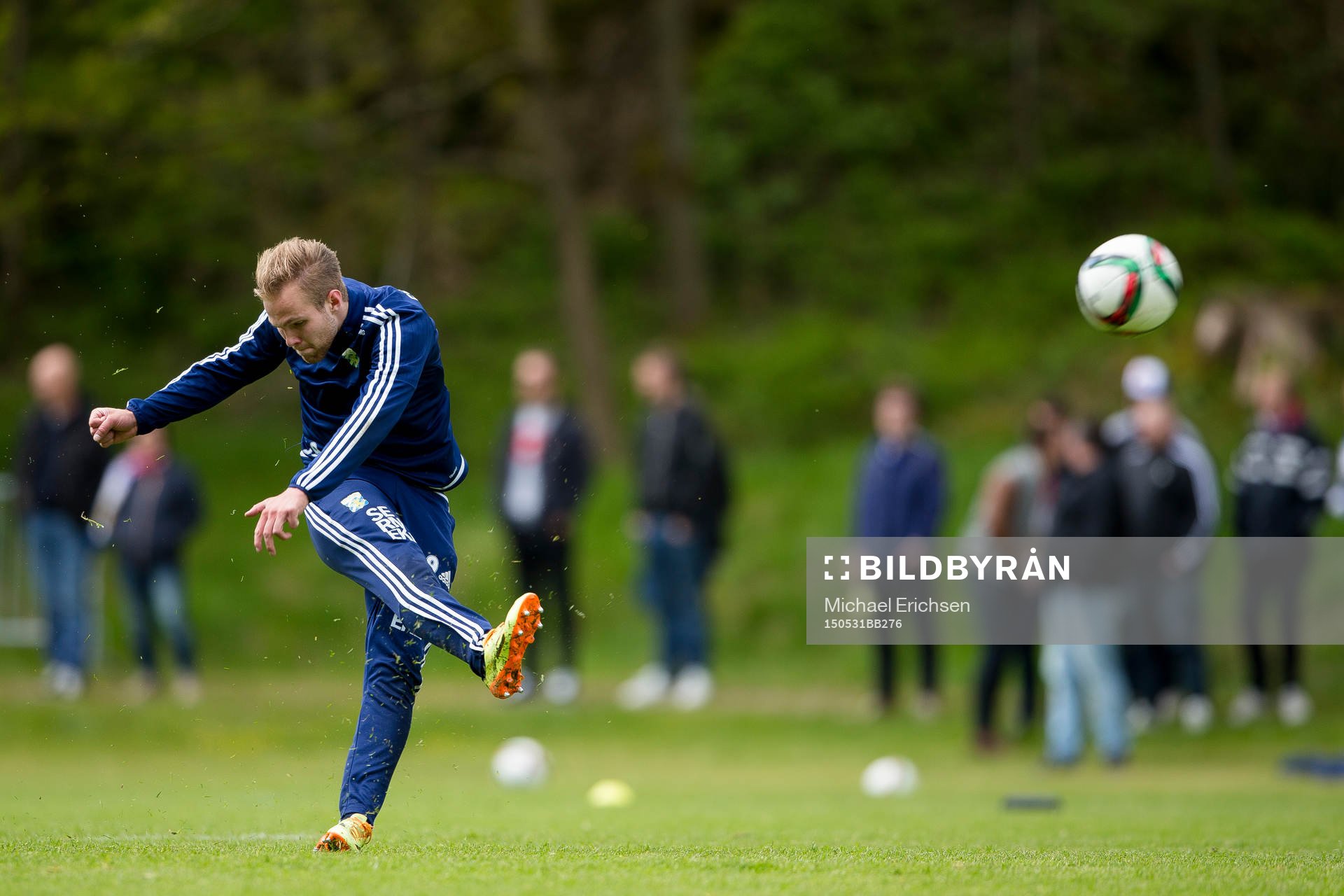 IFK Göteborgs Gustav Engvall skjuter ett skott
