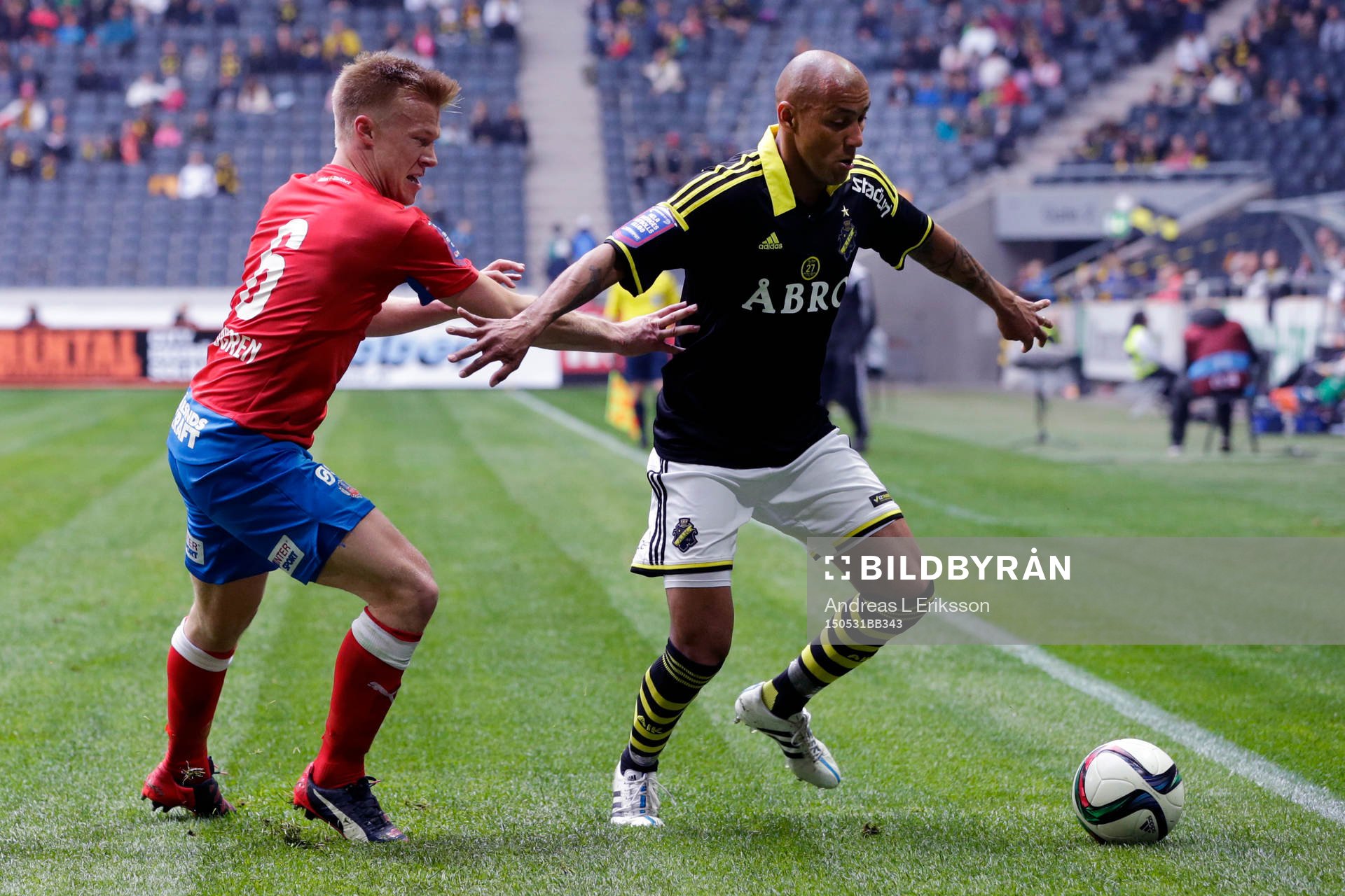 Helsingborgs Andreas Landgren och AIK:s Alessandro Silva Pereira under fotbollsmatchen i Allsvenskan mellan AIK och Helsingborg den 31 maj 2015.