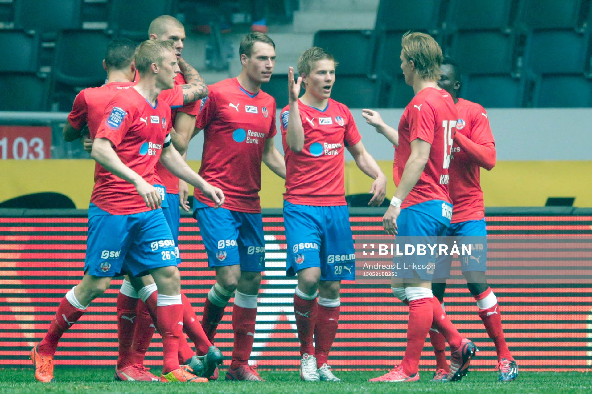 Helsingborgs Robin Simovic jublar