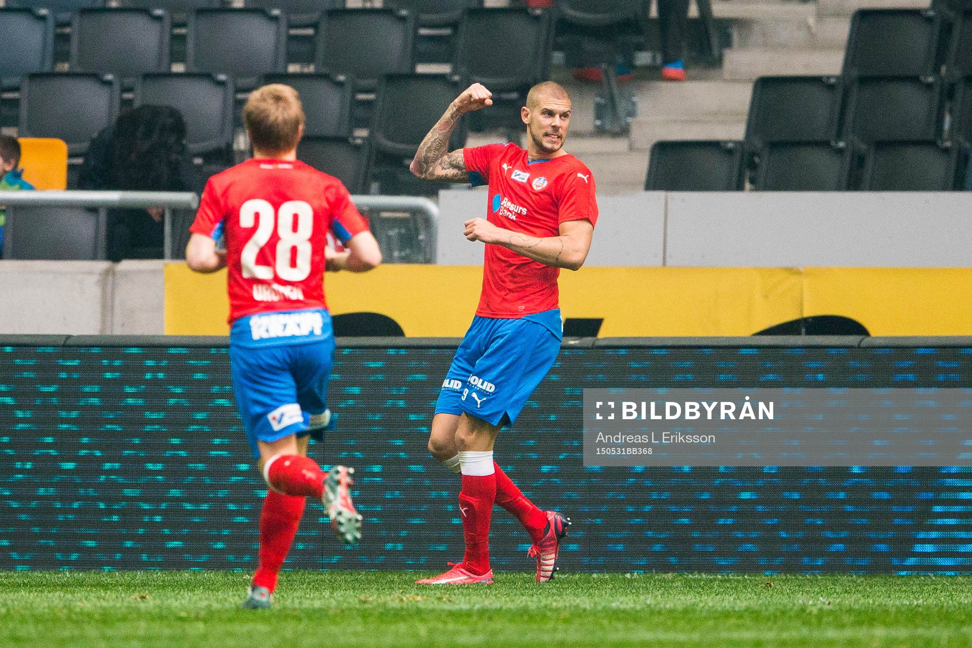 Helsingborgs Robin Simovic jublar