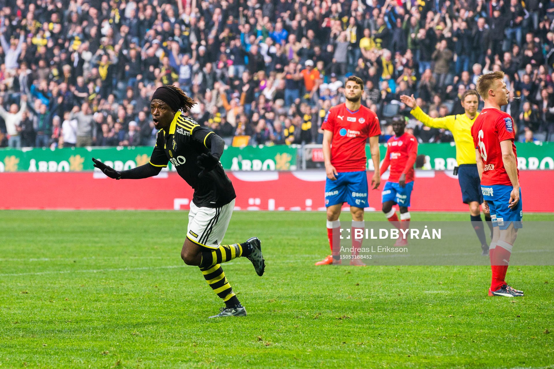 s Mohamed Bangura jublar