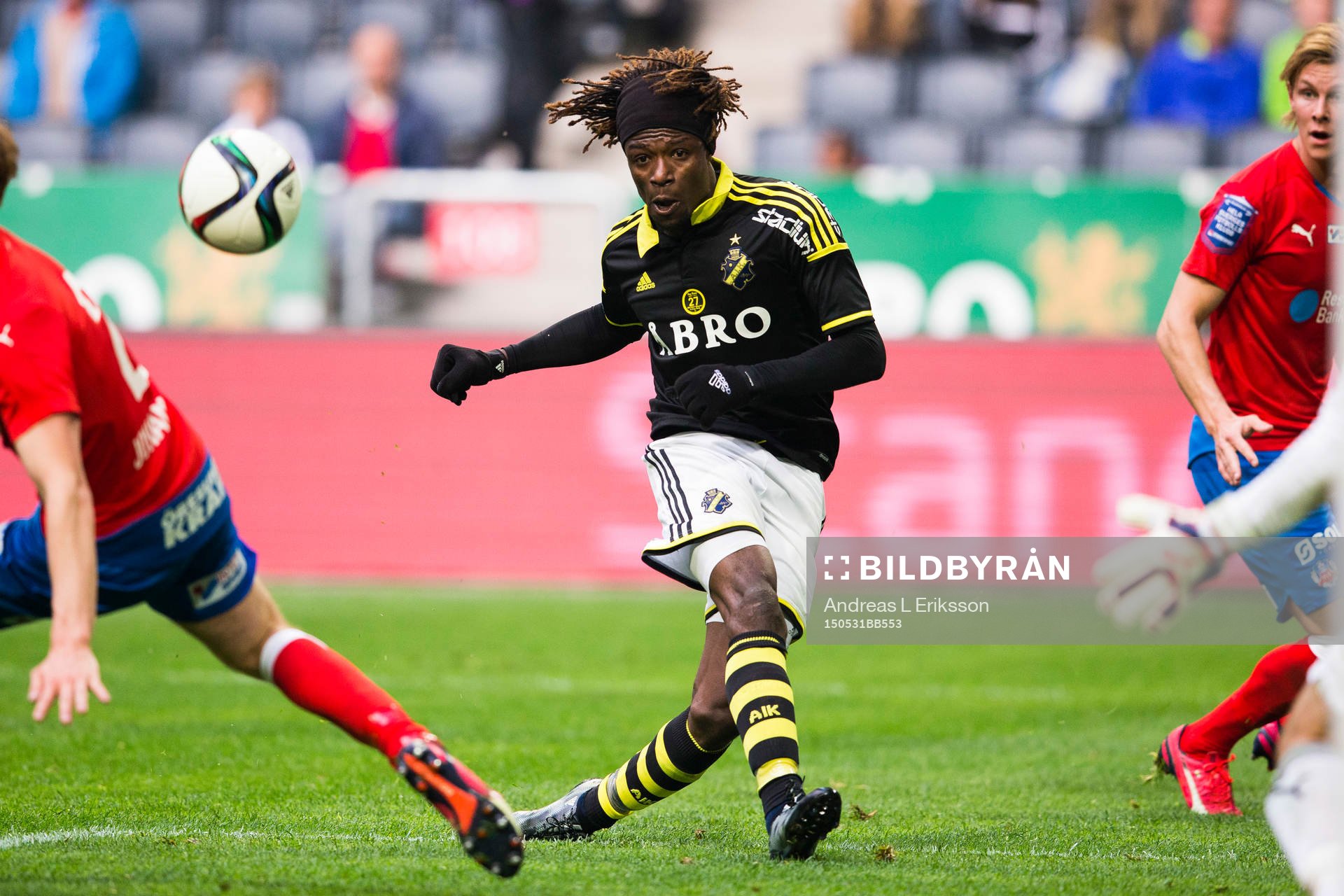 s Mohamed Bangura med ett skott