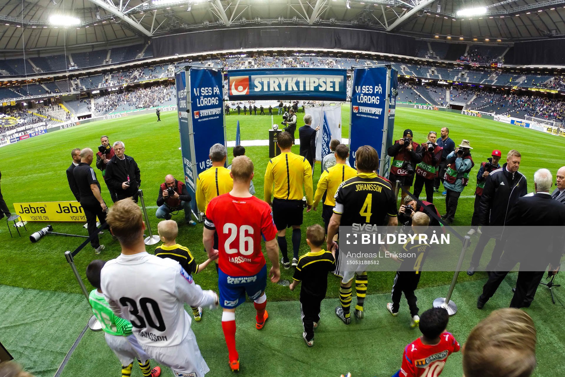 s Nils-Eric Johansson går först ut på plan