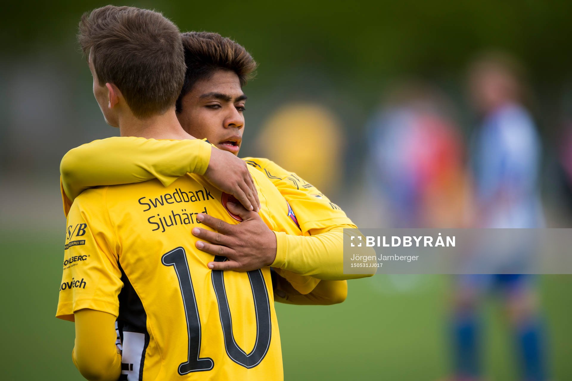 Elfsborgs Filip Varenhed klappas om av David Andersson