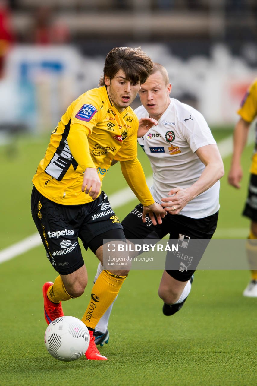 Elfsborgs Arber Zeneli jagas av Örebros Daniel Gustavsson