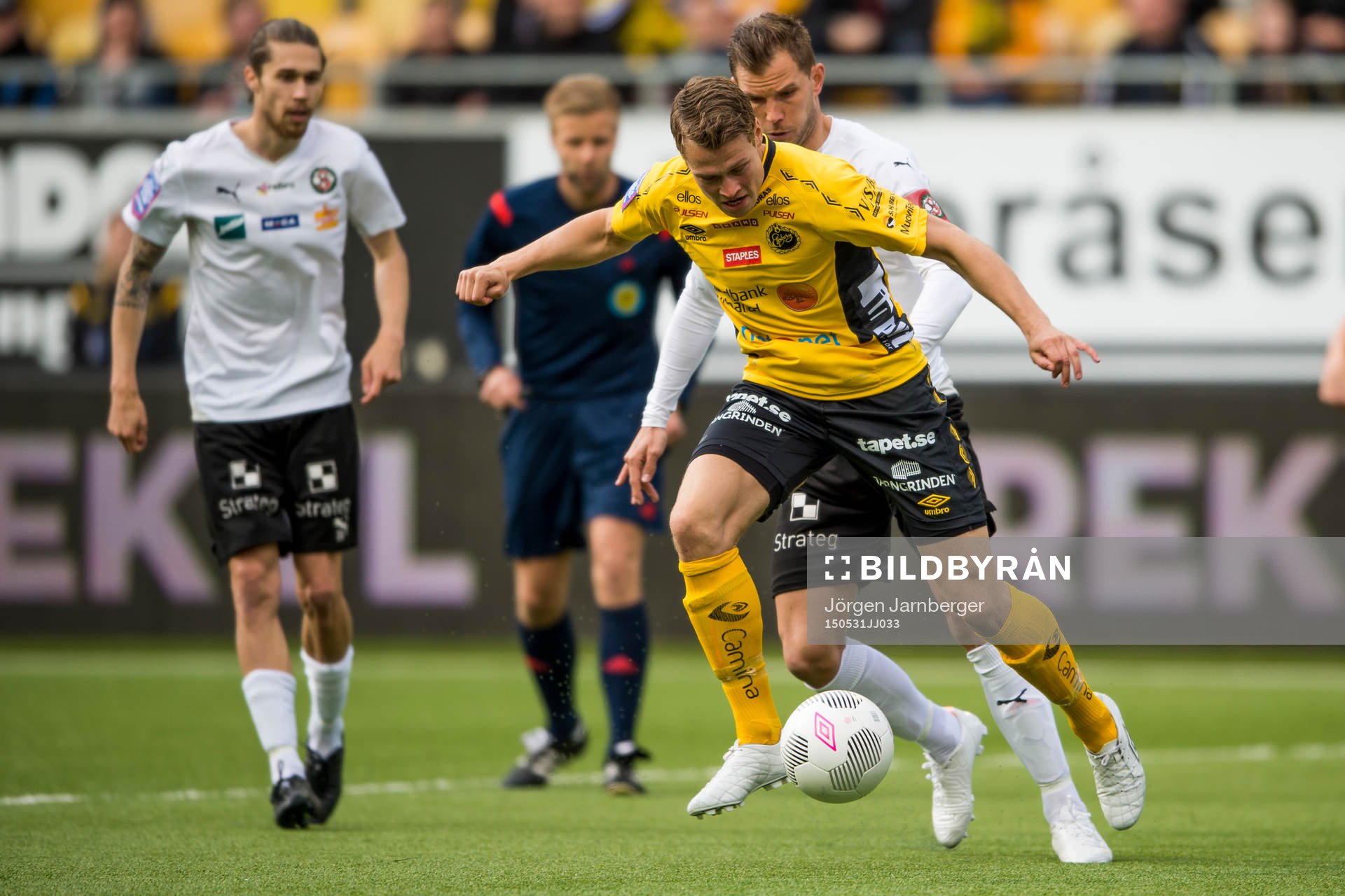 Elfsborgs Viktor Claesson med Örebros Robert Åhman