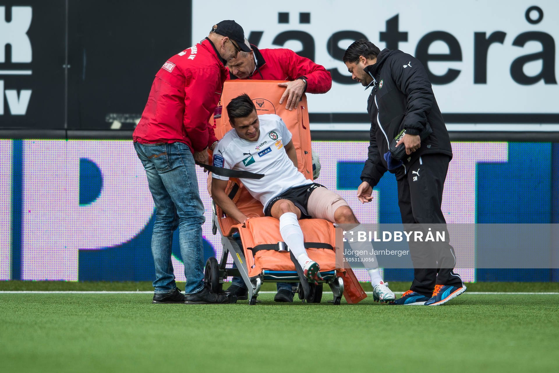 Örebros Ahmed Yasin skadar sig och får utgå