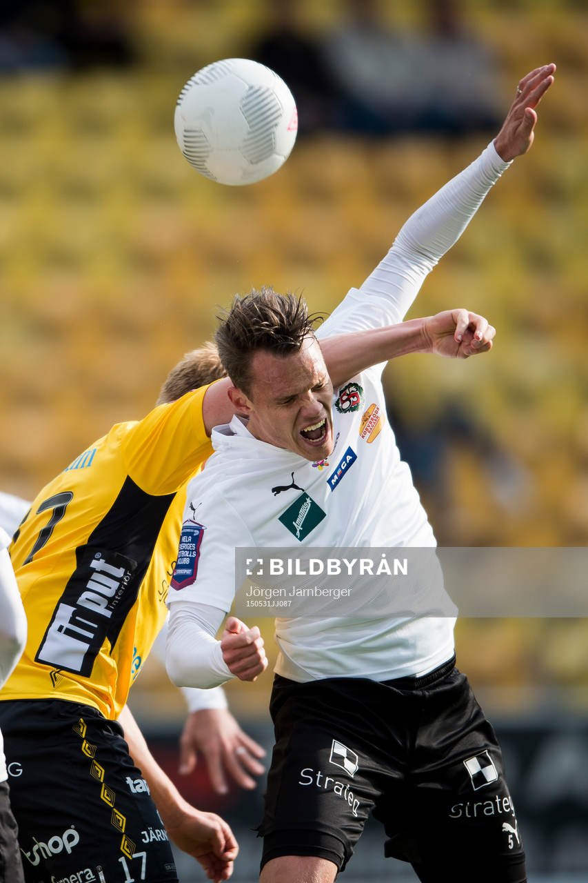 Kamp mellan Örebros Erik Moberg och Elfsborgs Per Frick