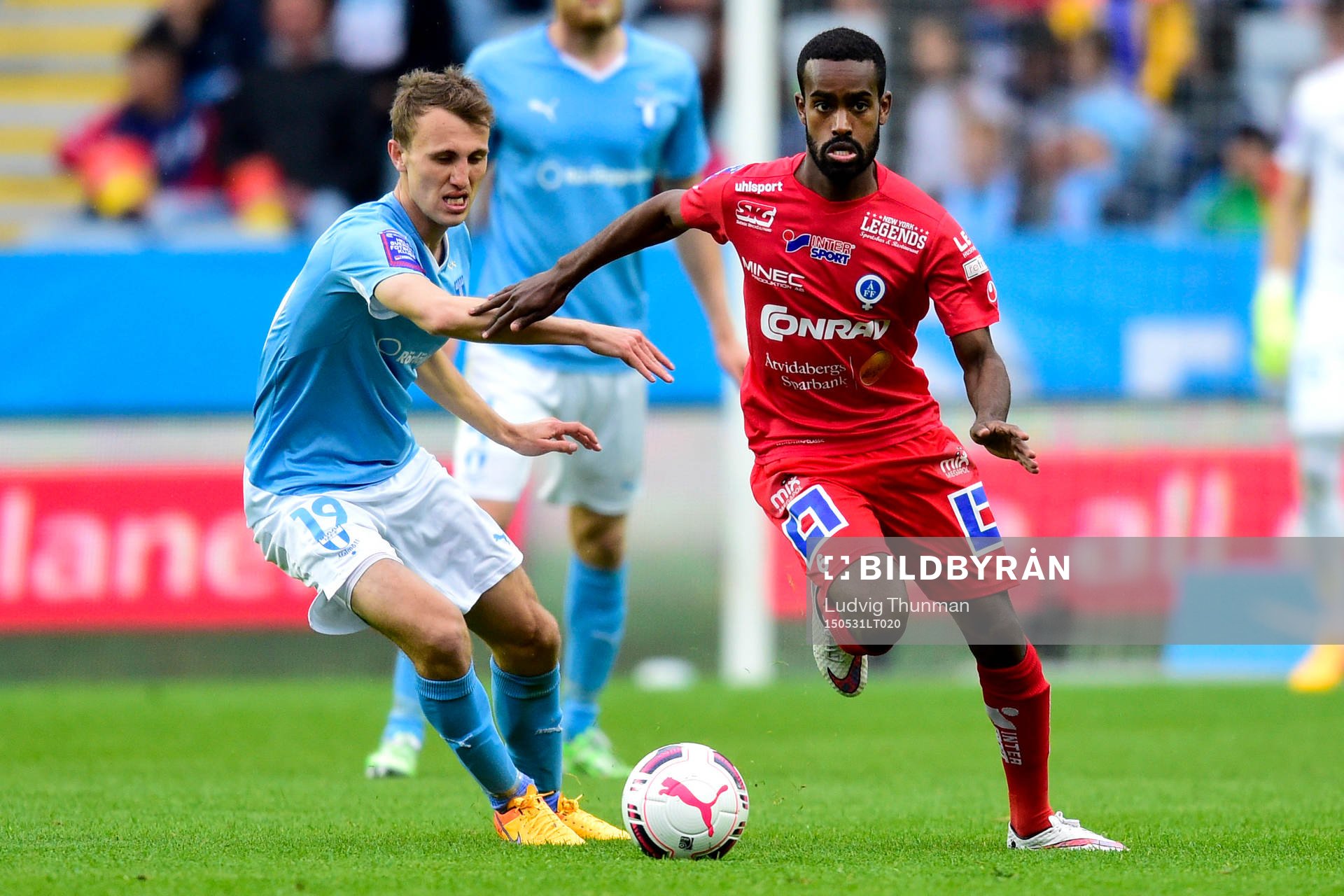 Malmö FFs Magnus Wolff Eikrem och Åtvidabergs Ammar Ahmed under fotbollsmatchen i Allsvenskan mellan Malmö FF och Åtvidaberg den 31 maj 2015 i Malmö.