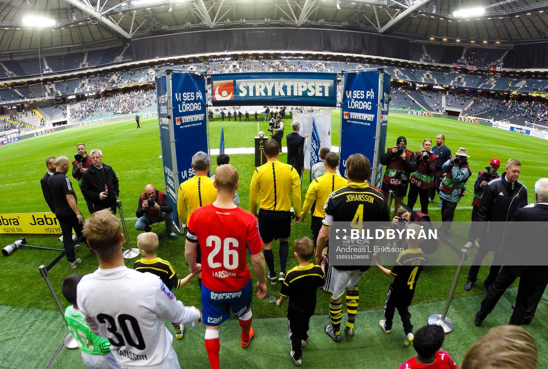 s Nils-Eric Johansson går först ut på plan