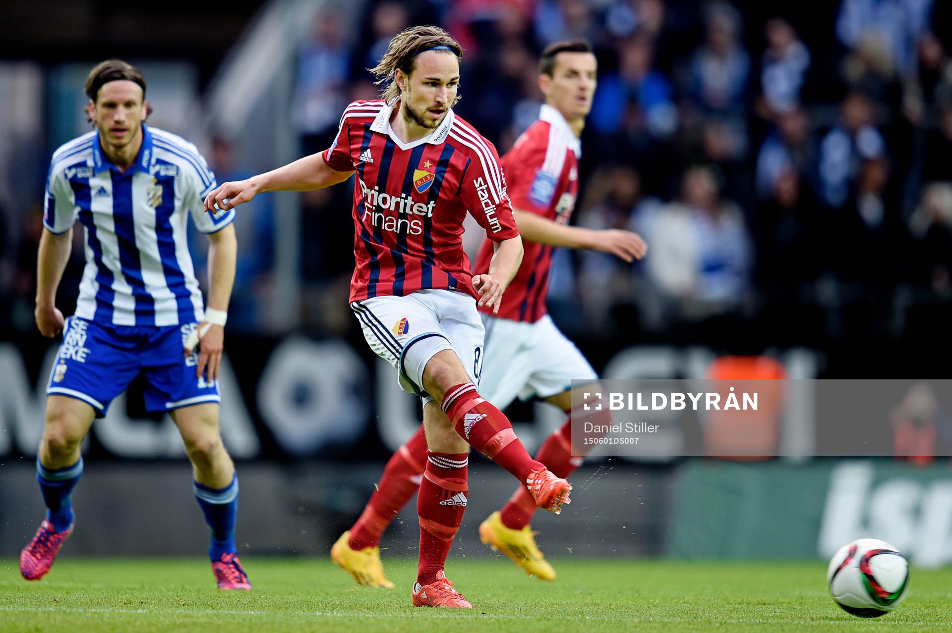 Djurgårdens Kevin Walker och IFK Göteborgs Gustav Svensson