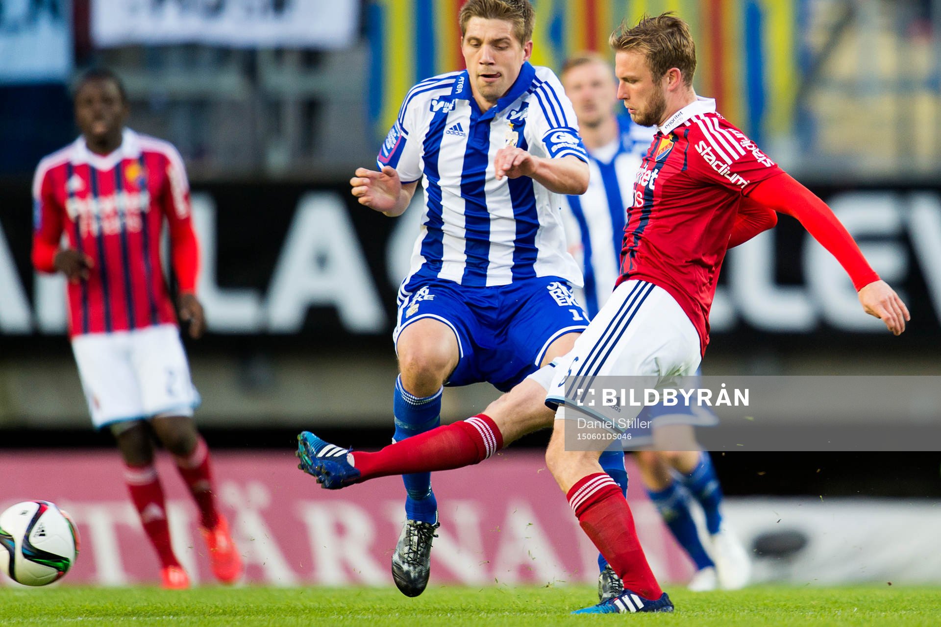 IFK Göteborgs Mikael Boman i kamp Djurgårdens Alexander