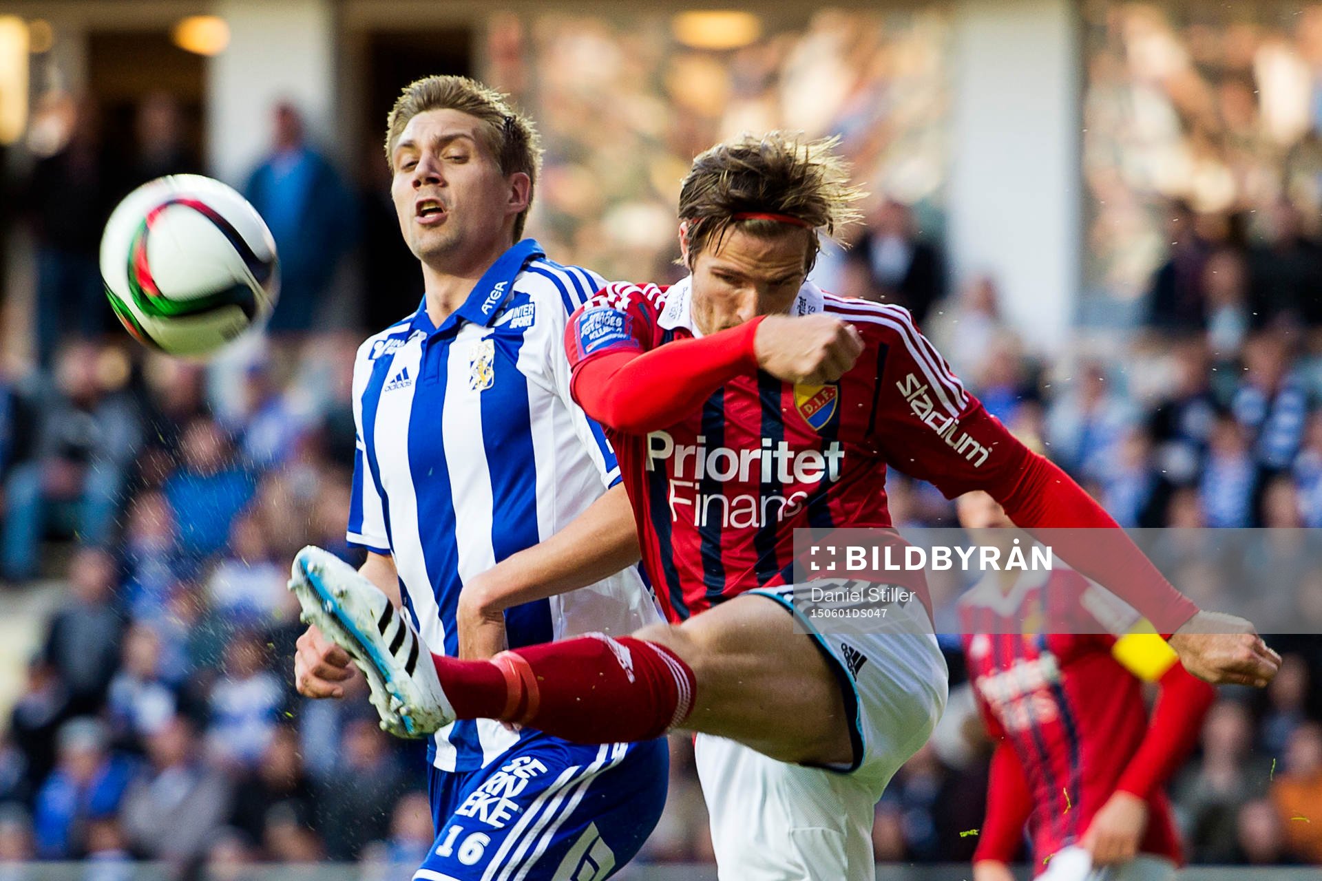 IFK Göteborgs Mikael Boman i kamp Djurgårdens Jesper
