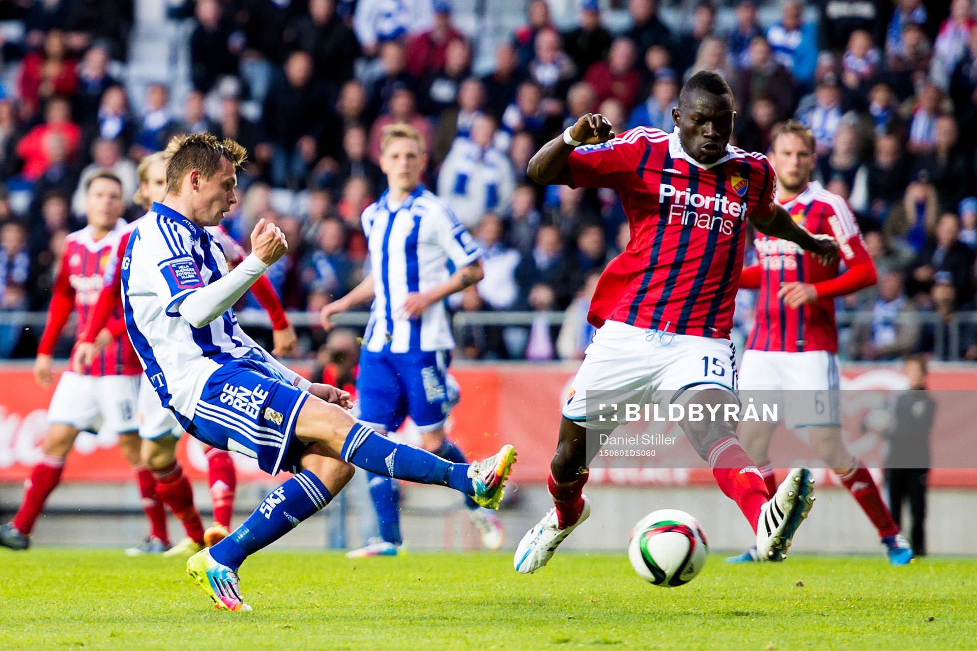 IFK Göteborgs Jakob Ankersen i kamp med Djurgårdens Omar Colley under fotbollsmatchen i Allsvenskan mellan IFK Göteborg och Djurgården den 1 april 2015 i Göteborg.