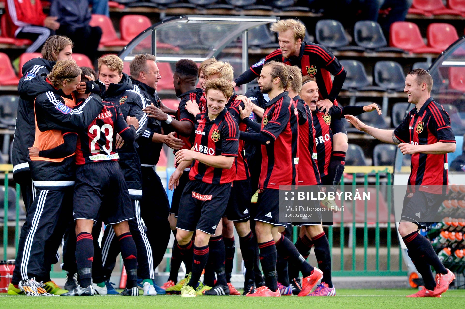 Brommapojkarnas spelare jublar
