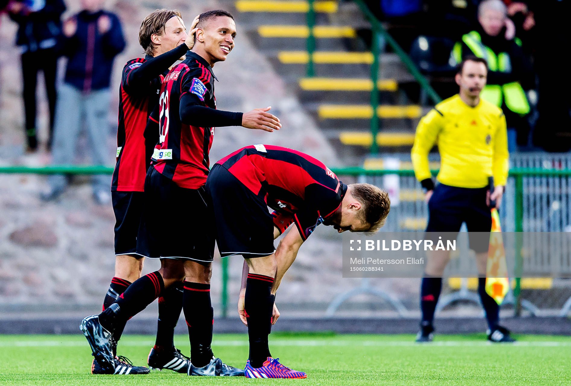 Brommapojkarnas Seth Hellberg jublar