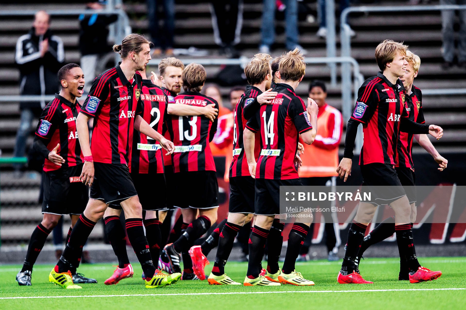 Brommapojkarna jublar