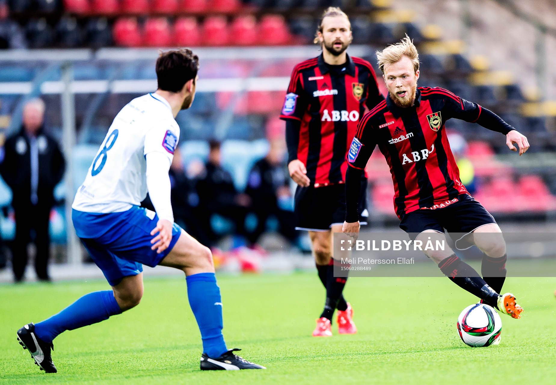 Brommapojkarnas Pontus Åsbrink och Värnamos Carlos Gaete