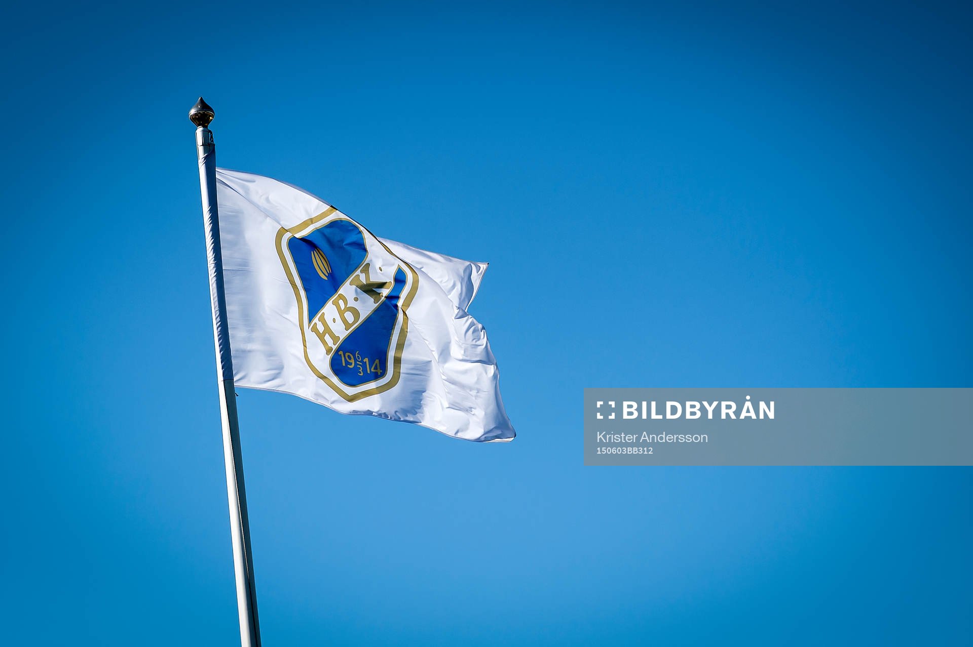s flagga före fotbollsmatchen i Allsvenskan mellan